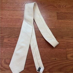 Elegant Cream Tie